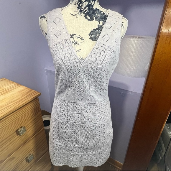 French Connection Dresses & Skirts - NWT French Conenction Schiffley Summer Cage V-Neck Dress - Size 4